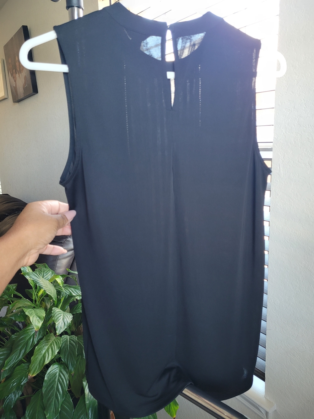 Ann Taylor Black Sleeveless Keyhole Shell Top